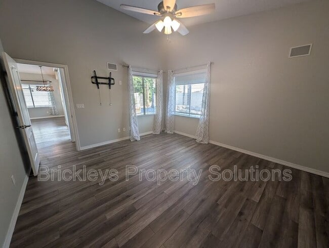 Building Photo - 9213 E Wood Dr