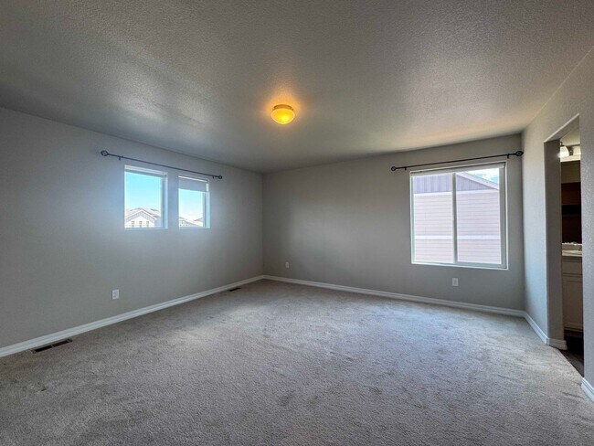 Building Photo - Newer 3 bedroom in Meadowbrook Crossing