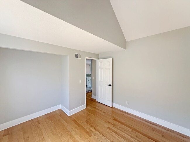Building Photo - Stunning 2BD/2BA Condo on Scripps Ranch Bl...
