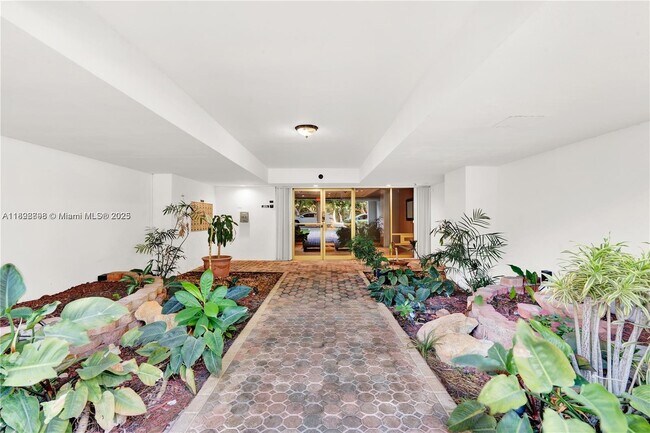 Building Photo - 145 SE 25th Rd