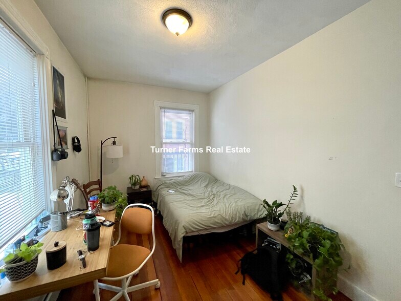 Building Photo - 103 Calumet St