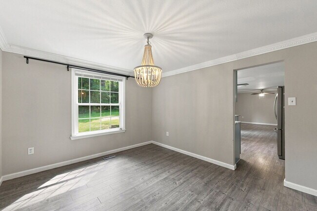 Building Photo - 4419 S Shore Dr