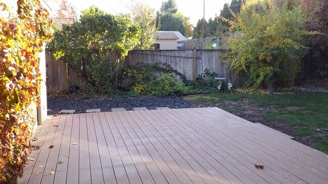 Building Photo - Occupied, do not disturb tenants. Barge-Chestnut Historic District Craftsman 2br 2ba home, with a...