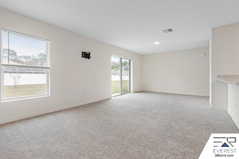Building Photo - 9 Roxland Ln