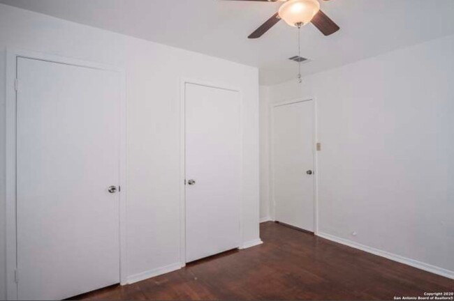 Building Photo - Perfect 3 BD 2 BA home near Alamo Heights ...