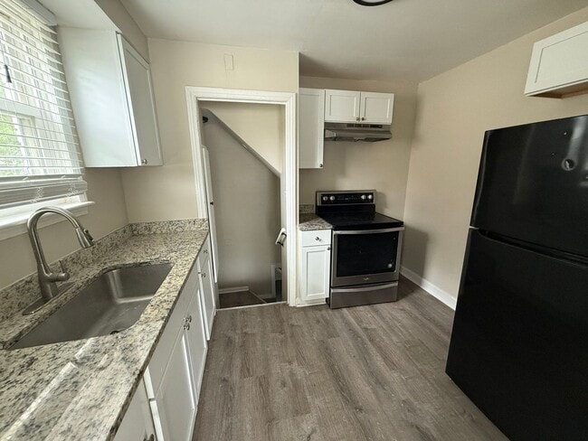 Building Photo - Renovated 3-Bedroom Home – We Welcome Sect...