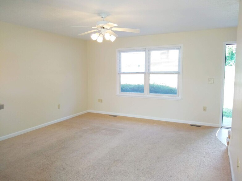 Building Photo - Allen Street