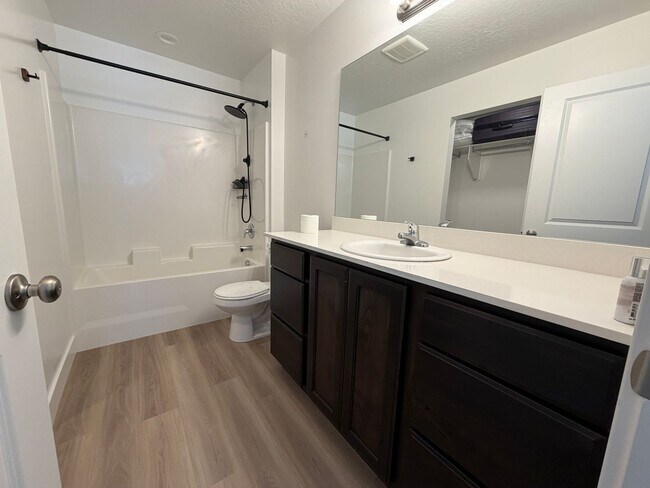 Building Photo - 4026 S Woodland Ave