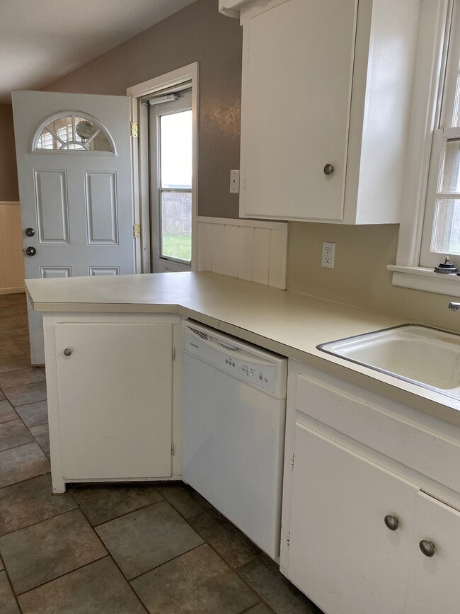 Building Photo - 3107 Aberdeen Ave