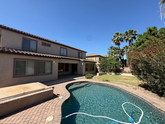 Building Photo - 906 W Glenmere Dr