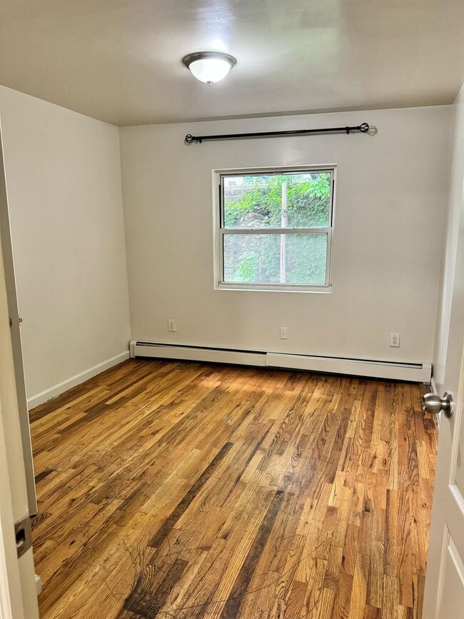 Building Photo - 2043 Valentine Ave