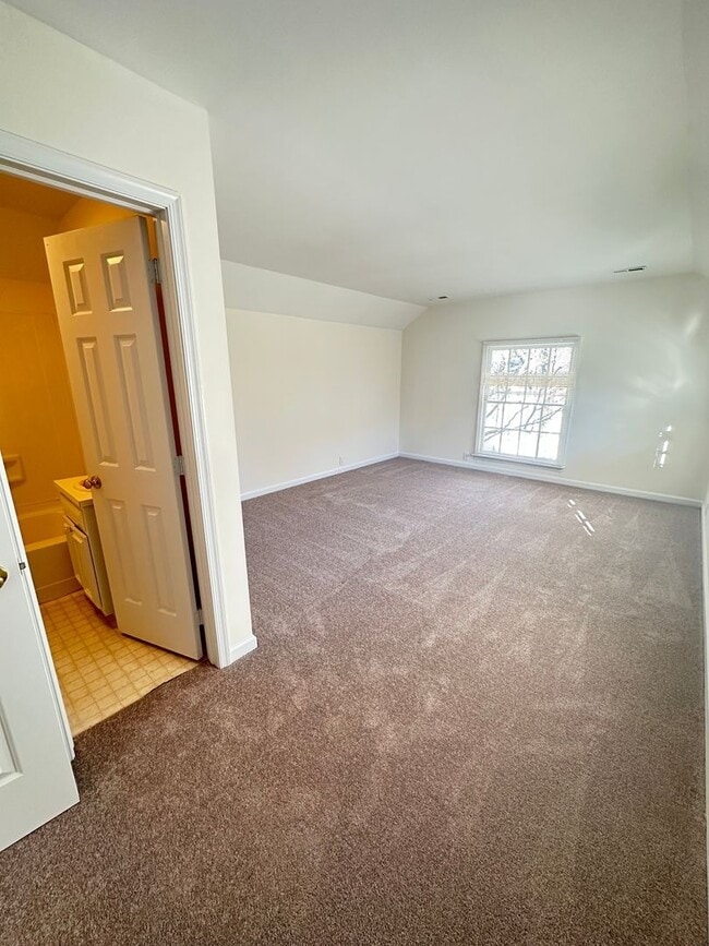 Building Photo - 503 Newport Ave