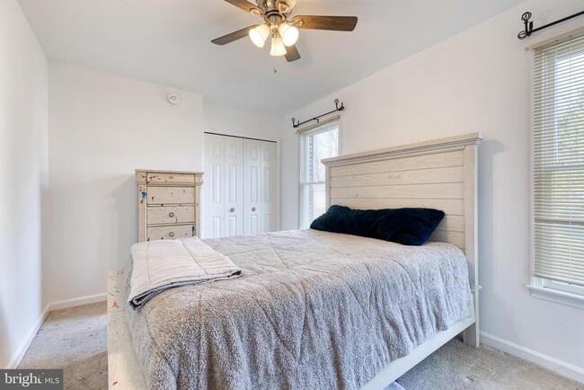Building Photo - 10595 Blue Bell Way