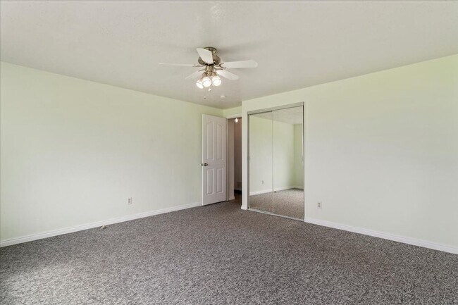 Building Photo - Perfect Family Home! 5 Beds, 3 Baths in Pl...