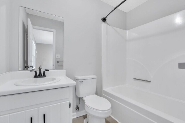 Building Photo - Discover Comfort and Convenience! Prime Bo...