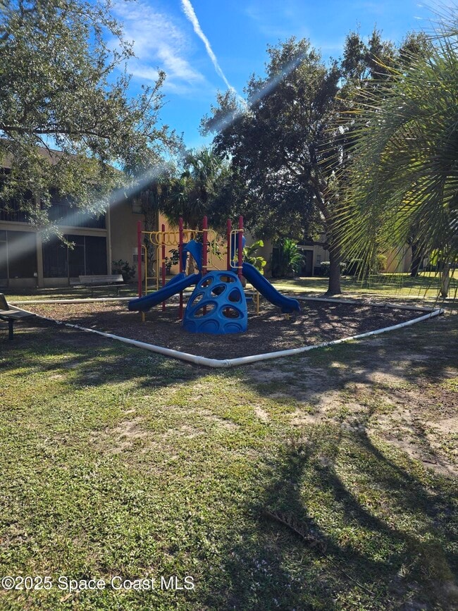 Building Photo - 245 Spring Dr