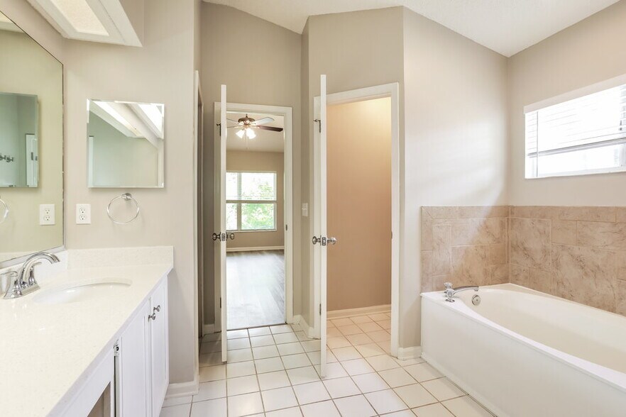 Building Photo - 2066 Tanager Dr