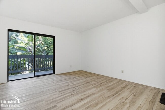 Building Photo - Charming 2Bdm 2Ba Apartment in Mission Hills - MI Special