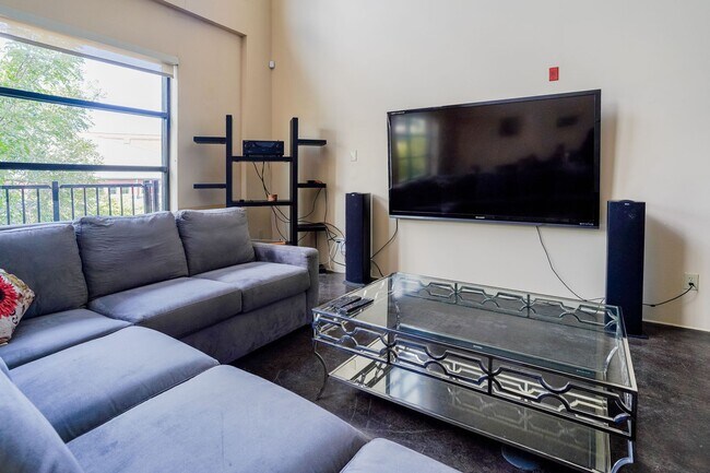 Building Photo - Fully Furnished Mid-Term 2-Level Condo | 1,549 Sq Ft | Private Parking | Shared Living