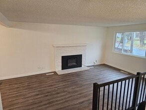 Building Photo - Beautiful Renovated 4 bedroom home For Ren...