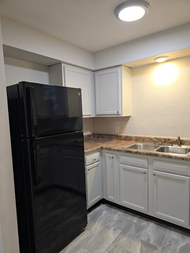 Building Photo - 1015 E Pearl St