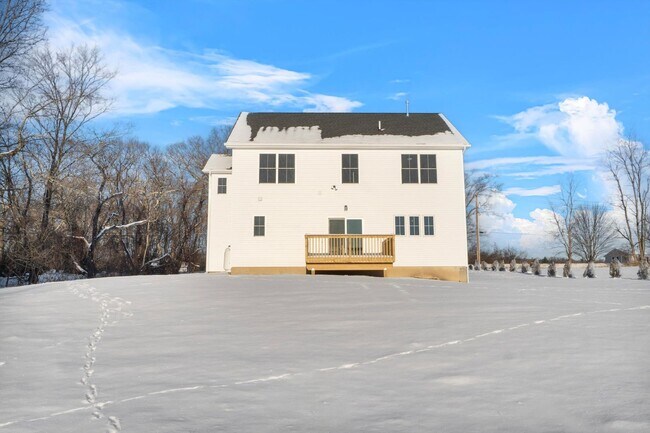 Building Photo - Move In Ready: Custom-built home