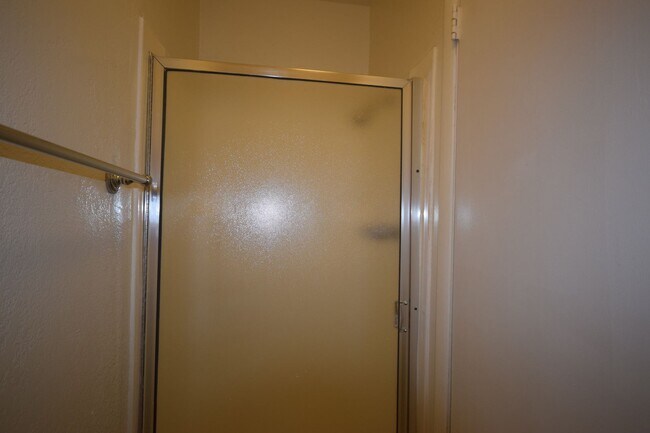 Building Photo - Cozy single story condo close to the commu...