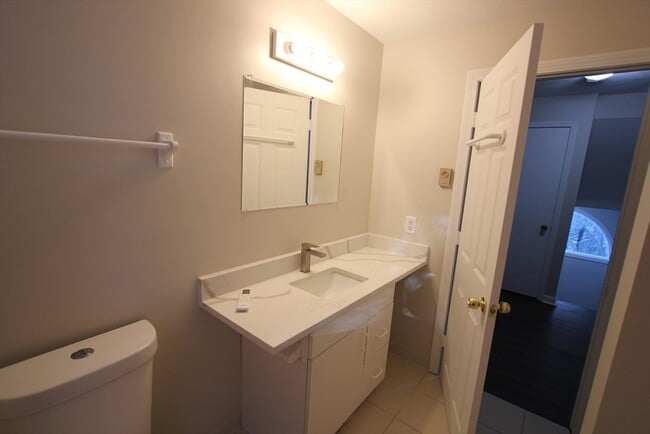 Building Photo - 70 Beach St