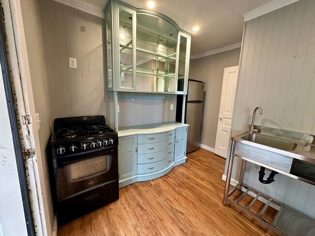 Building Photo - Temple Units