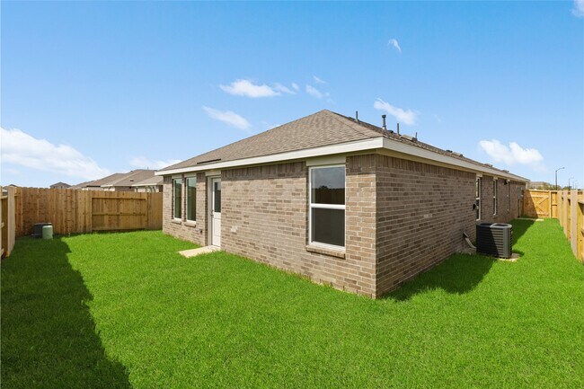 Building Photo - 16854 Great Highlands Dr