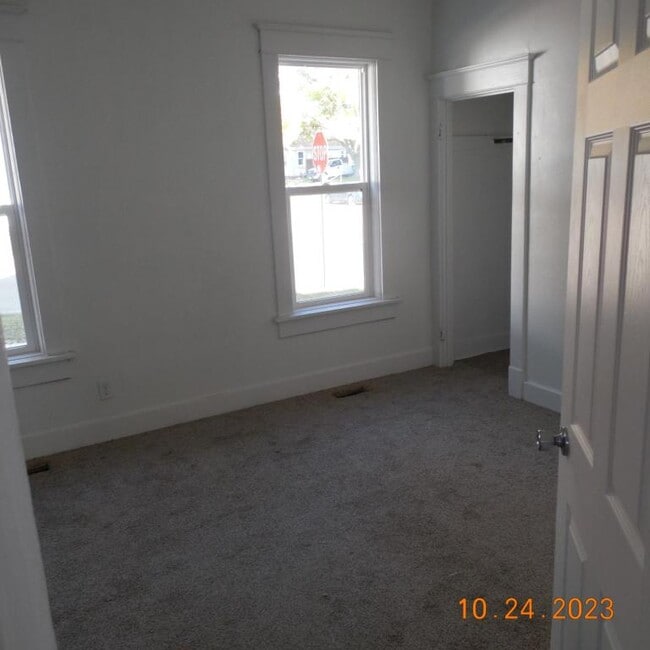 Building Photo - 618 Cedar St