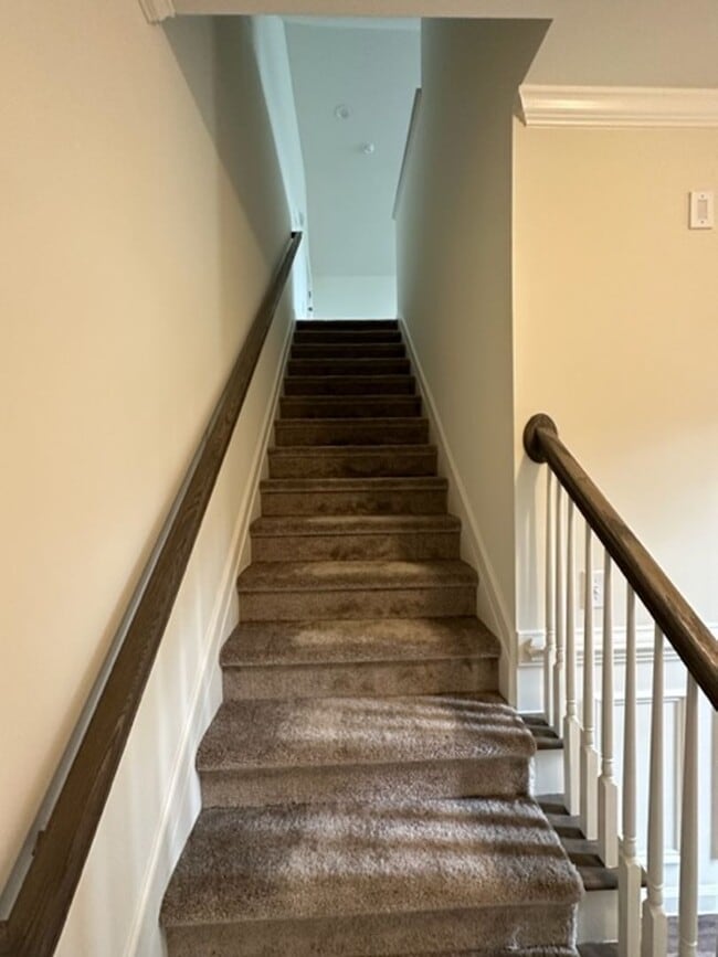 Building Photo - Townhouse / Whitsett