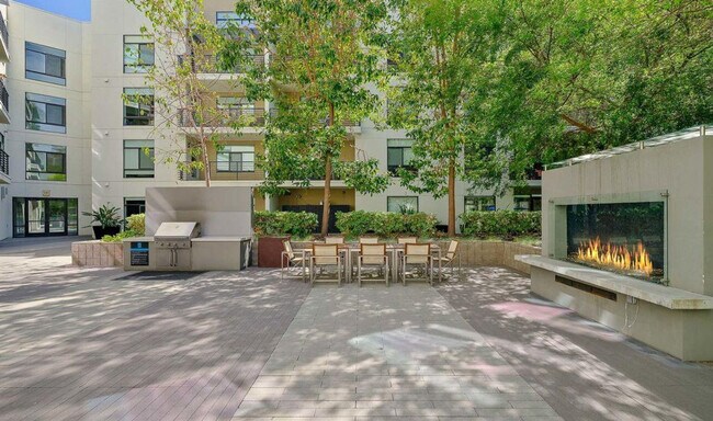 Building Photo - 1725 S Bascom Ave