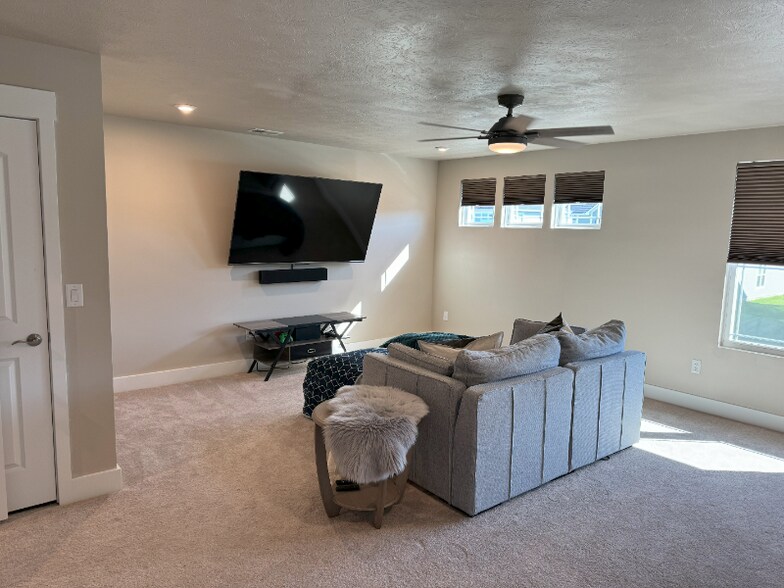 Building Photo - 5264 Veranda Dr