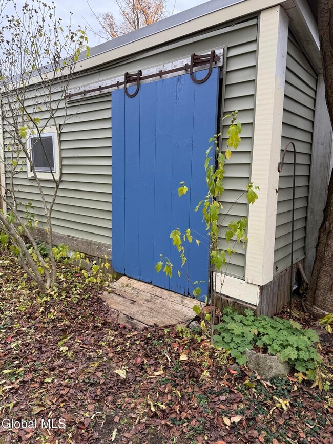 Building Photo - 60 Ash St