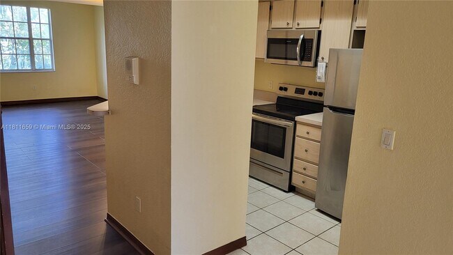 Building Photo - 715 SW 148th Ave