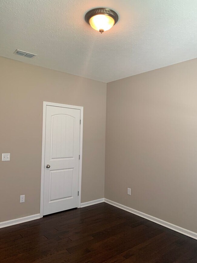 Building Photo - Modern comfort and privacy in the heart of...