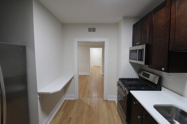Building Photo - 6307 N Mozart St