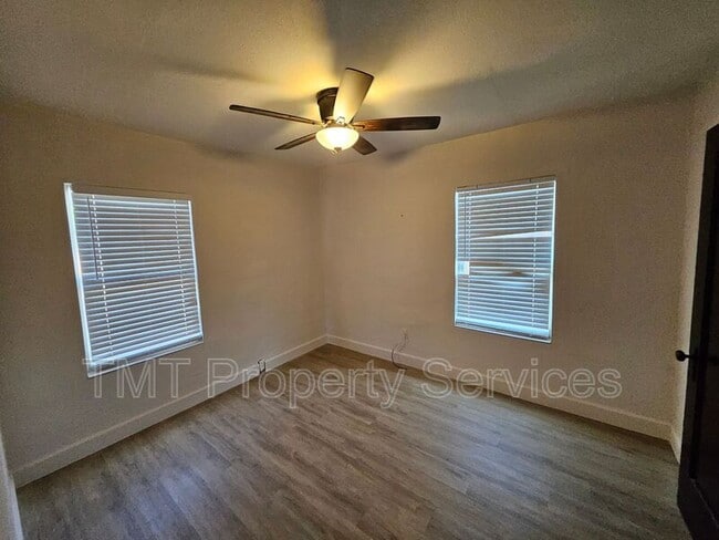 Building Photo - 908 S Sinclair Ave