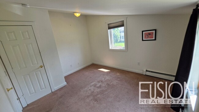 Building Photo - Rare 5-Bedroom Home in a Prime Burlington Location