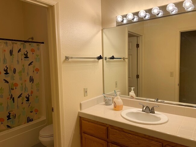 Building Photo - 435 Mission Santa Fe Cir