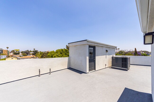 Building Photo - 2223 S Highland Ave