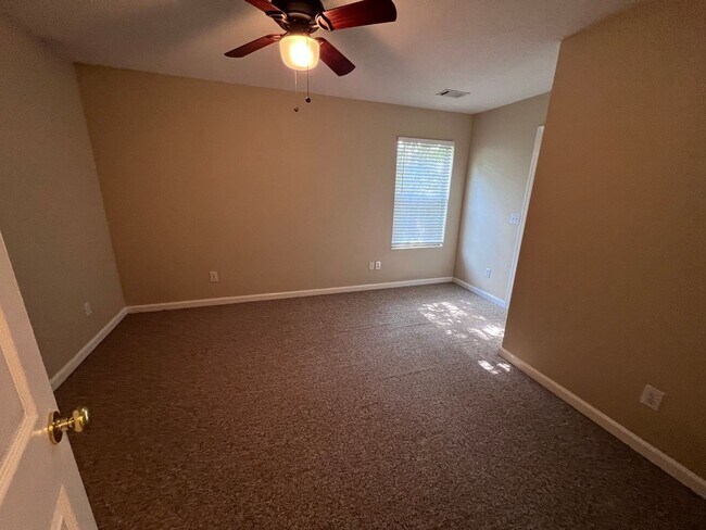 Building Photo - Jason 378-380