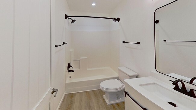 Building Photo - 1 bed/ 1 bath Condo in Goleta-Eucalyptus Grove HOA