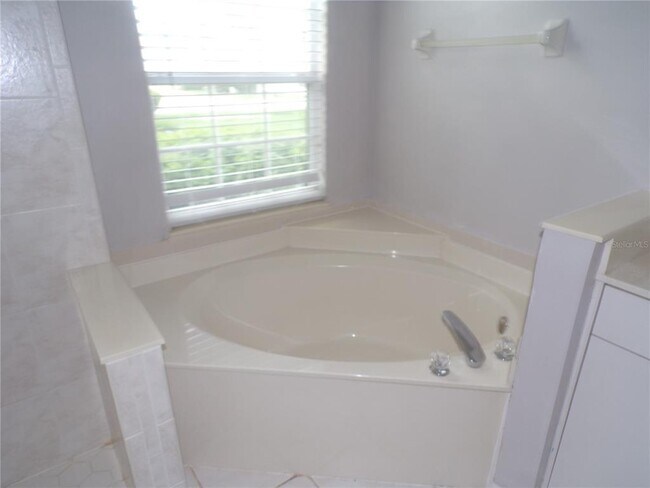 Building Photo - 2732 Royal Palm Dr