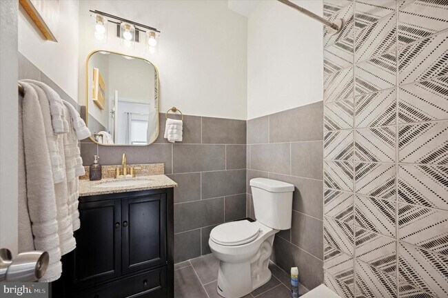 Building Photo - 3958 Mt Vernon St