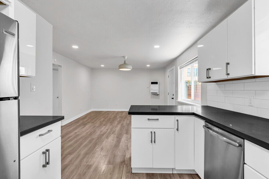 Building Photo - 1423 11th St