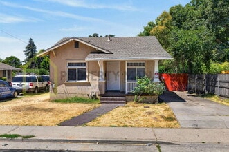 Building Photo - Charming 2-Bedroom Bungalow Retreat in Sacramento