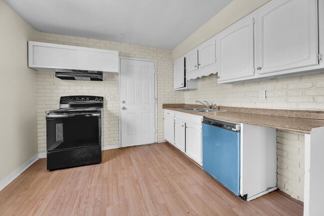 Building Photo - Colerain- Charming single-family home