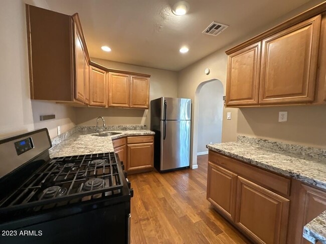 Building Photo - 1501 E Palm Ln